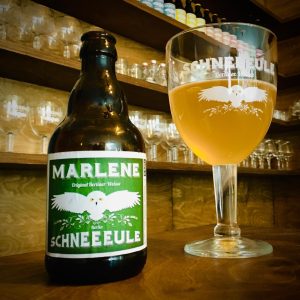 schneeeule-bier-flasche-glas-mood